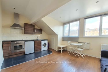 2 bed flat, Moorland Avenue, Hyde Park, Leeds, LS61AP - Image 1