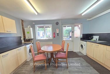 4 bed house, Well Close Rise, Woodhouse, Leeds, LS71HT - Image 2