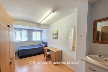 4 bed house, Well Close Rise, Woodhouse, Leeds, LS71HT - Image 1