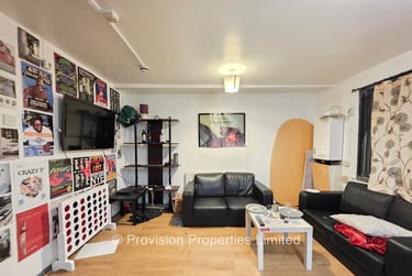 3 bed flat, Regent Terrace, Hyde Park, Leeds, LS61NP - Image 1