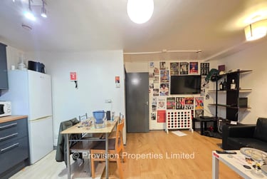 3 bed flat, Regent Terrace, Hyde Park, Leeds, LS61NP - Image 2