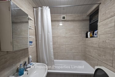 3 bed flat, Regent Terrace, Hyde Park, Leeds, LS61NP - Image 4
