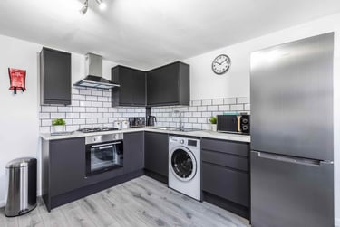2 bed flat, Queens Road, Hyde Park, Leeds, LS61HY - Image 5