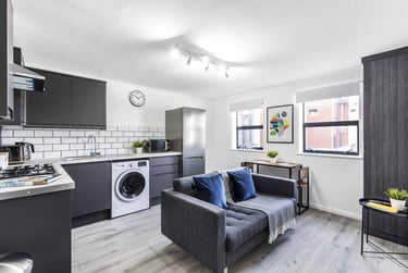 2 bed flat, Queens Road, Hyde Park, Leeds, LS61HY - Image 1