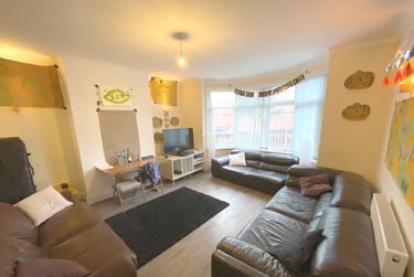 7 bed house, St Michaels Lane, Headingley, Leeds, LS63BR - Image 1