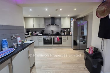 8 bed house, Brudenell Avenue, Hyde Park, Leeds, LS61HD - Image 2