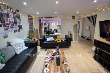 8 bed house, Brudenell Avenue, Hyde Park, Leeds, LS61HD - Image 1