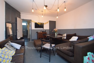 6 bed house, Manor Drive, Hyde Park, Leeds, LS61DD - Image 1