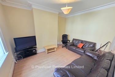 4 bed house, Branksome Place, Hyde Park, Leeds, LS61RQ - Image 2