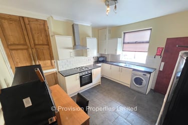 4 bed house, Branksome Place, Hyde Park, Leeds, LS61RQ - Image 1