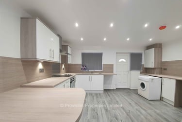 4 bed house, Well Close Rise, Woodhouse, Leeds, LS29ET - Image 2