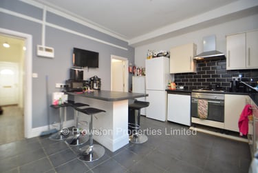 6 bed house, Ashville View, Burley, Leeds, LS61LT - Image 2