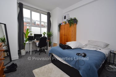 8 bed house, Brudenell Avenue, Hyde Park, Leeds, LS61HD - Image 1