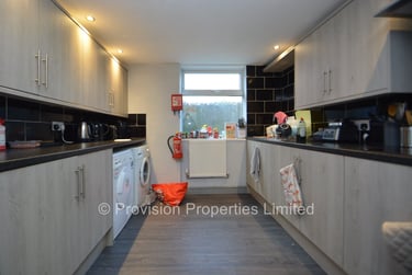 6 bed house, Queens Road, Hyde Park, Leeds, LS61HU - Image 5