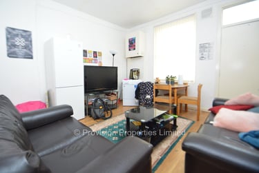 5 bed house, Hessle View, Hyde Park, Leeds, LS61ER - Image 1