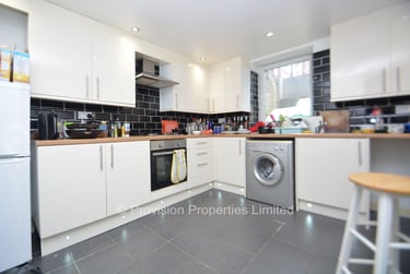 5 bed house, Hessle View, Hyde Park, Leeds, LS61ER - Image 2