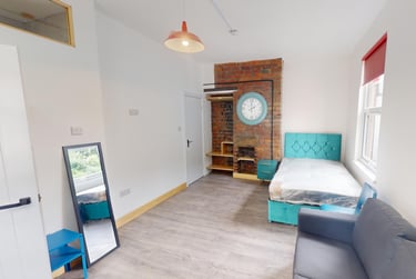 1 bed studio, Cardigan Road, Burley, Leeds, LS61QL - Image 3