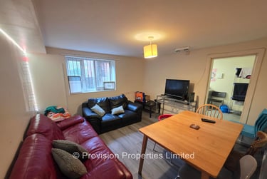 8 bed house, Ash Grove, Hyde Park, Leeds, LS61AY - Image 1