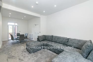 9 bed house, Regent Park Terrace, Rampart Road, Leeds, LS62AX - Image 1