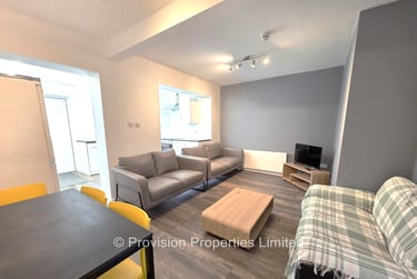 6 bed house, St Annes Drive, Burley, Leeds, LS42SA - Image 1