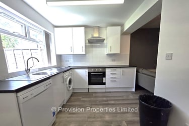 6 bed house, St Annes Drive, Burley, Leeds, LS42SA - Image 2