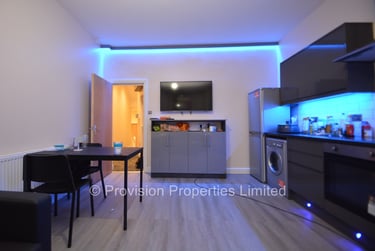 4 bed flat, Victoria Road, Hyde Park, Leeds, LS61DU - Image 4