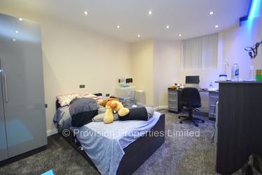4 bed flat, Victoria Road, Hyde Park, Leeds, LS61DU - Image 2