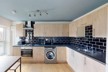 2 bed flat, Belle Vue Road, Hyde Park, Leeds, LS31DY - Image 2
