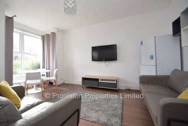 5 bed house, St Anns Mount, Burley, Leeds, LS42PH - Image 1