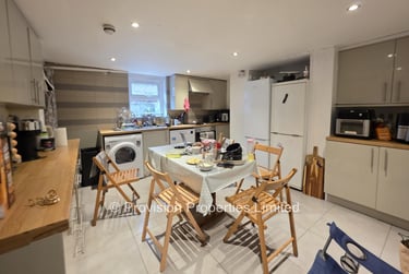 6 bed house, Cliff Mount, Rampart Road, Leeds, LS62HP - Image 4