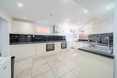 8 bed house, Headingley Avenue, Headingley, Leeds, LS63EP - Image 2