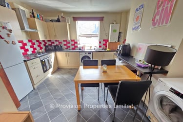 5 bed house, Harold Street, Hyde Park, Leeds, LS61PL - Image 2