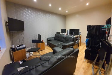5 bed house, Royal Park Grove, Hyde Park, Leeds, LS61HQ - Image 1