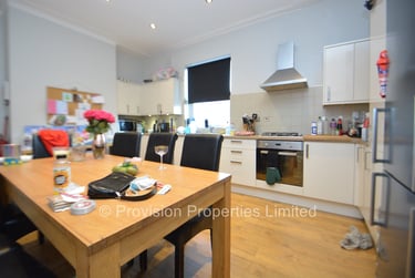 6 bed house, Carberry Road, Burley, Leeds, LS61QQ - Image 1