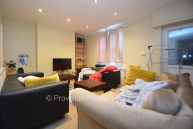 6 bed house, Carberry Road, Burley, Leeds, LS61QQ - Image 2