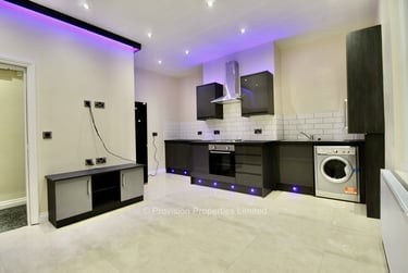 2 bed flat, Ashwood Terrace, Hyde Park, Leeds, LS62EH - Image 1