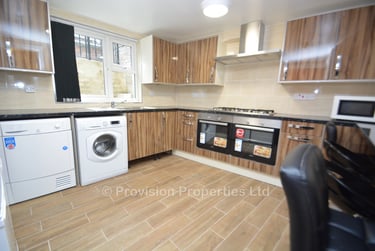 5 bed house, Branksome Terrace, Hyde Park, Leeds, LS61RG - Image 1