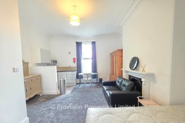 1 bed flat, Moorland Road, Hyde Park, Leeds, LS61AL - Image 2