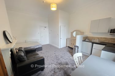 1 bed flat, Moorland Road, Hyde Park, Leeds, LS61AL - Image 1
