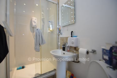 1 bed flat, Moorland Road, Hyde Park, Leeds, LS61AL - Image 5