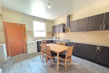 5 bed house, Welton Mount, Hyde Park, Leeds, LS61ET - Image 2