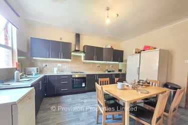 5 bed house, Welton Mount, Hyde Park, Leeds, LS61ET - Image 1