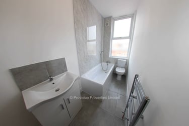 6 bed house, Brudenell Grove, Hyde Park, Leeds, LS61HP - Image 2