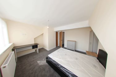 6 bed house, Brudenell Grove, Hyde Park, Leeds, LS61HP - Image 3
