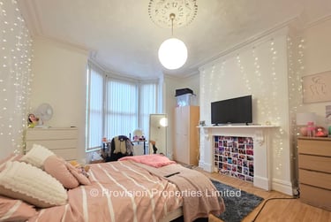 7 bed house, Brudenell Mount, Hyde Park, Leeds, LS61HT - Image 1