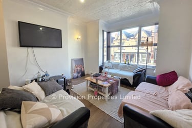 6 bed house, Richmond Mount, Hyde Park, Leeds, LS61DG - Image 1
