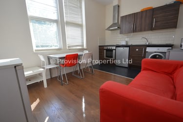 3 bed flat, Moorland Avenue, Hyde Park, Leeds, LS61AP - Image 1