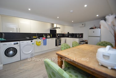 4 bed house, Regent Park Avenue, Rampart Road, Leeds, LS62AU - Image 2