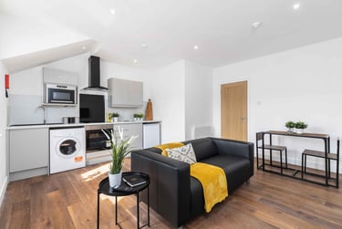 2 bed flat, Royal Park Road, Hyde Park, Leeds, LS61HT - Image 1