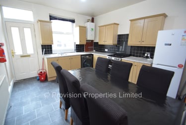 6 bed house, Beamsley Terrace, Burley, Leeds, LS61LP - Image 2